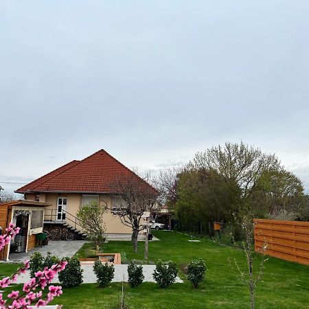 Ferienwohnung Negy Evszak Vendeghaz Nyúl Exterior foto