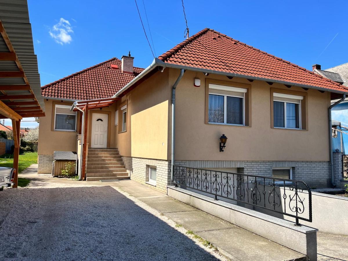 Ferienwohnung Negy Evszak Vendeghaz Nyúl Exterior foto